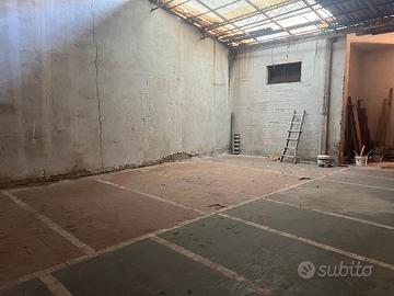 Deposito al piano terra con accesso carrabile