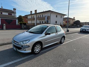 PEUGEOUT 206