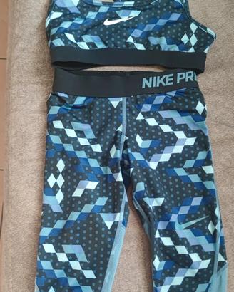 completo top più leggins  Nike 