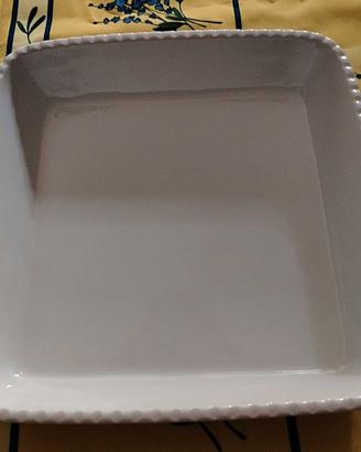 Pirofila quadrata in ceramica.