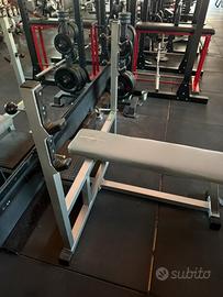 Attrezzi palestra panca piana technogym