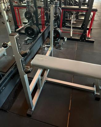 Attrezzi palestra panca piana technogym