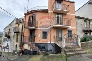 Casa Indipendente - Castiglione di Sicilia