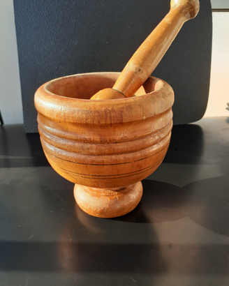 Mortaio con pestello in legno vintage