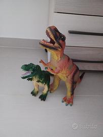 dinosauri ed animali in plastica