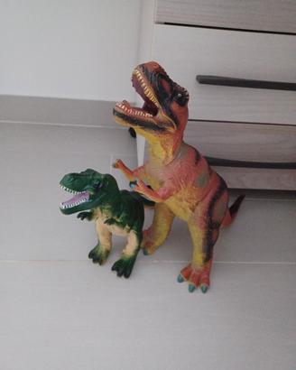 dinosauri ed animali in plastica
