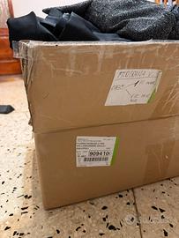 scatolone vestiti in stock