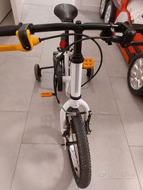 Giochi bambino bicicletta con rotellee monopattino