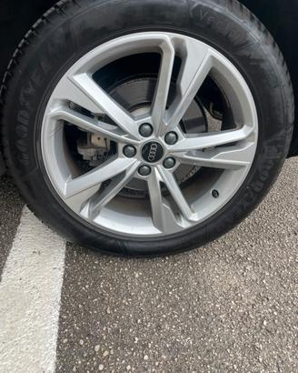 Gomme GoodYear e cerchi originali Audi Q3