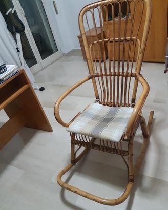 Sedia a dondolo in vimini