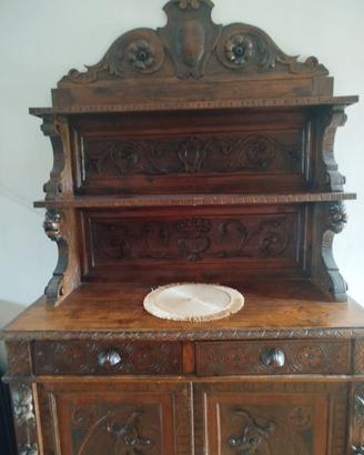 Credenza in stile rinascimentale