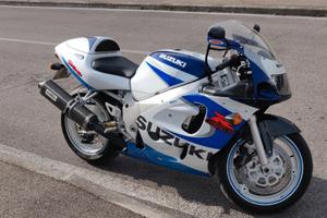 suzuki gsx-r 600 srad