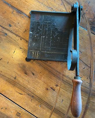 Tagliacarte a ghigliottina antico