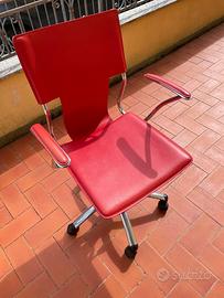 Sedia rossa girevole di design