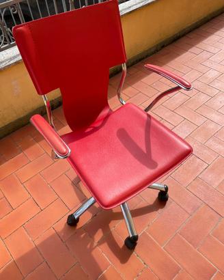 Sedia rossa girevole di design