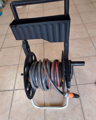 carrello con tubo e lancia