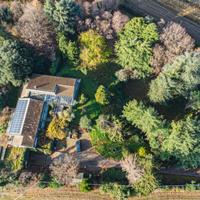 ELEGANTE VILLA INDIPENDENTE CON AMPIO PARCO - Z...