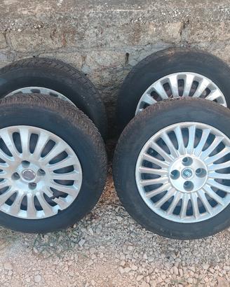 gomme cerchi e borchie 