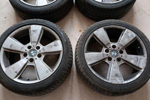 Cerchi in lega e pneumatici invernali per BMW X120