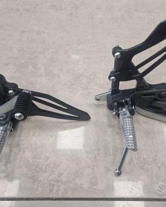 Pedane DX e SX Yamaha YZF R7 (2021-2024)