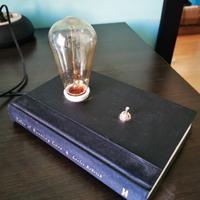 lampada libro di arredo luce calda incandescenza