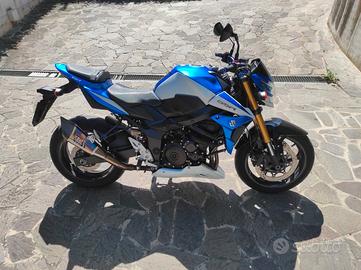 Suzuki GSR 750 - 2015