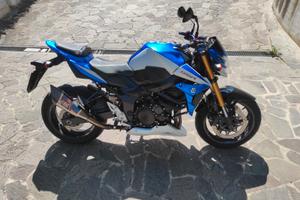 Suzuki GSR 750 - 2015