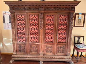 Pregiato arredo di studio legale