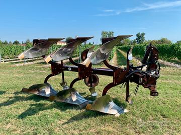 Aratro trivomere reversibile Moro