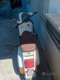 vespa 50 bianca