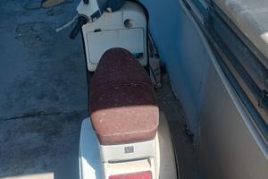 vespa 50 bianca