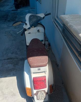 vespa 50 bianca