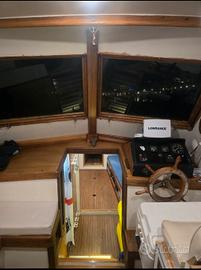 Barca a scafo disloccante di 9,90m