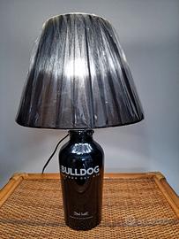 Lampada da tavolo firmata Bulldog