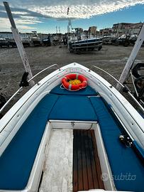 Barca più motore e carrello