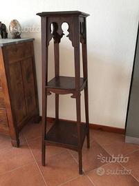 Colonna antica porta fiori