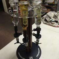 Espositore girevole con dosatore grappe