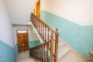 Casa indipendente con corte, magazzino e laborator