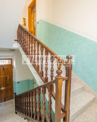 Casa indipendente con corte, magazzino e laborator