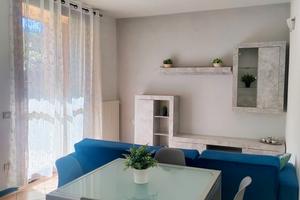 Bilocale arredato con giardino, box  e cantina 