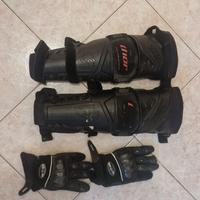 Ginocchiere e guanti da motocross