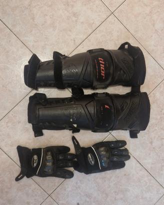 Ginocchiere e guanti da motocross