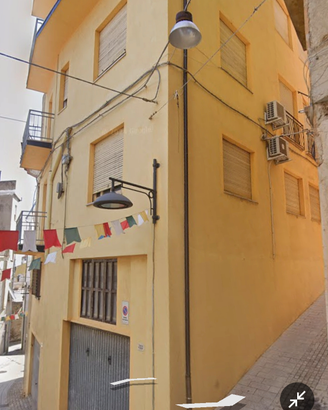 Appartamento in pieno centro con 2 garage