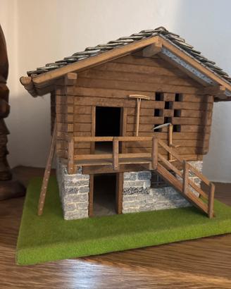 Casetta in sasso e legno