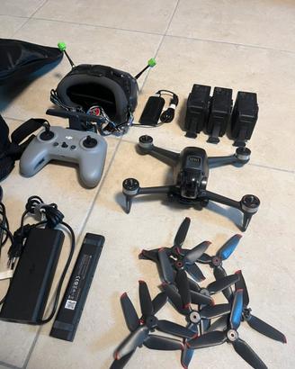 DJI FPV + 3 batterie.