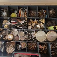 ricambi orologi vintage. tutta la valigetta