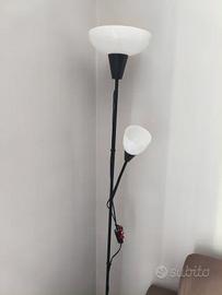 Lampada terra stile moderno in perfette condizioni