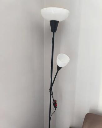 Lampada terra stile moderno in perfette condizioni