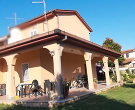 Privato vende villa a Tor San Lorenzo via Toce