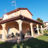 Privato vende villa a Tor San Lorenzo via Toce